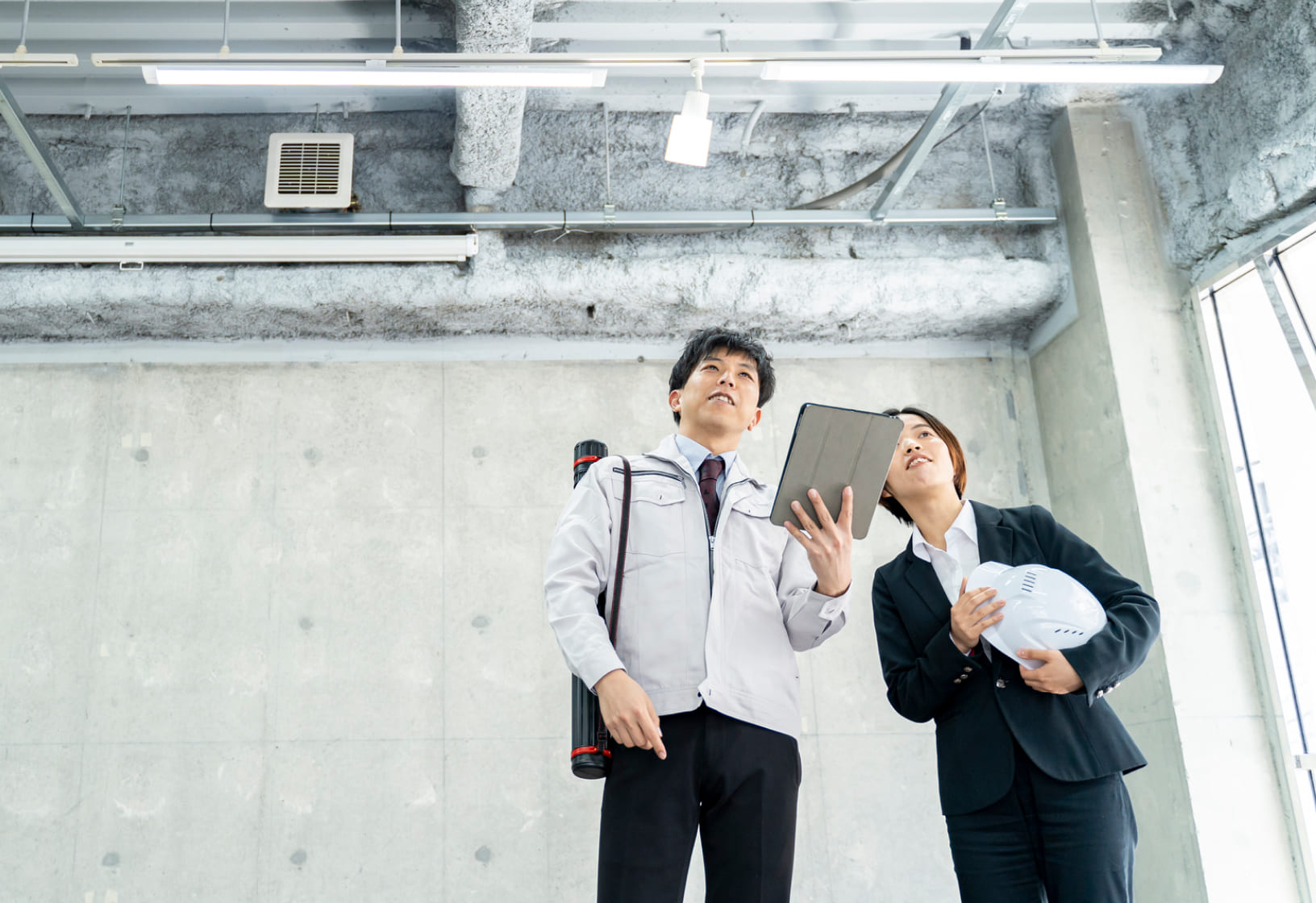 幅広い内装工事を承っている様子