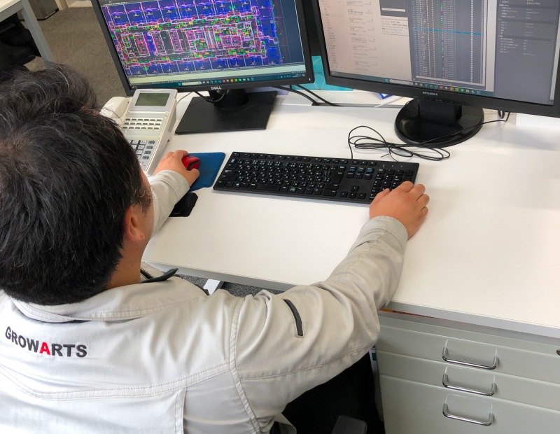 先輩社員の写真